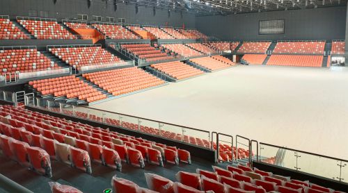 場(chǎng)館座椅的“骨骼”之謎：吹塑 vs 注塑，為何征途座椅選擇氣輔注塑？?